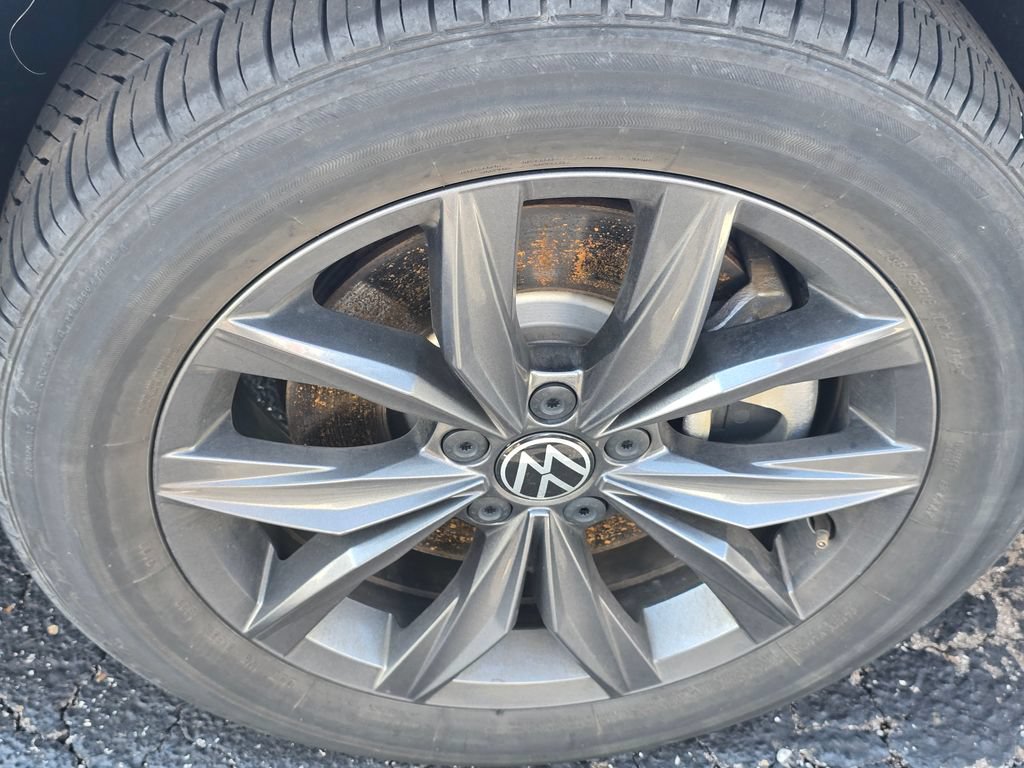 Used 2023 Volkswagen Tiguan SE w/ Panoramic Sunroof Package FWD image 18