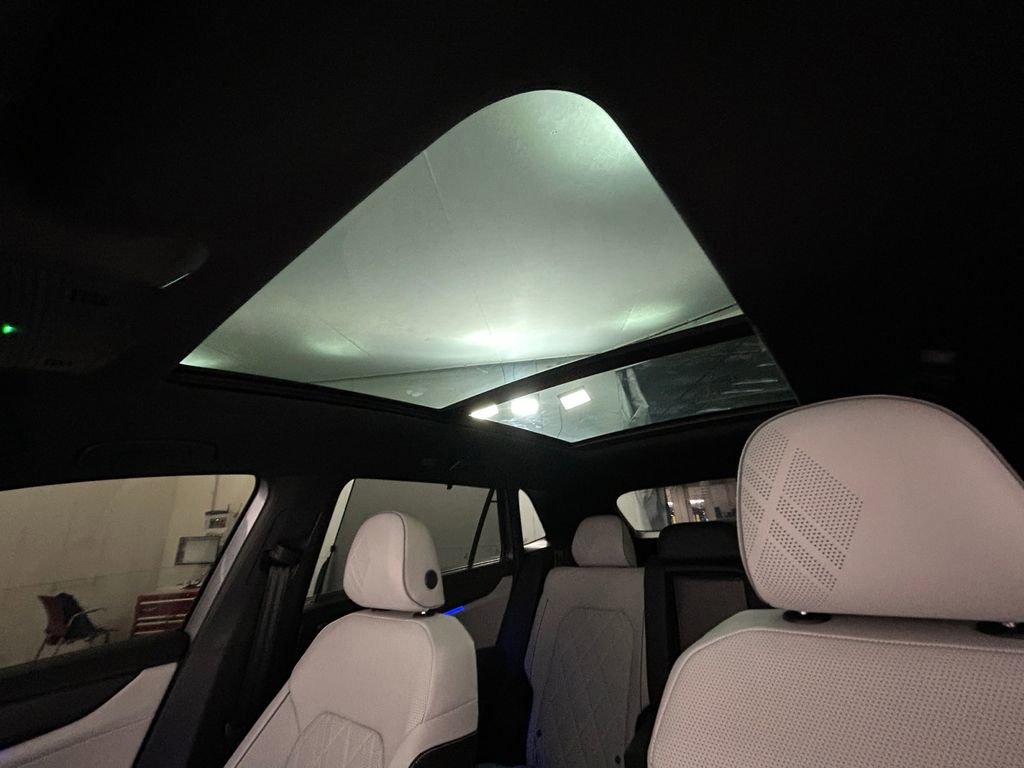 Used 2025 Volkswagen Atlas Cross Sport SEL Premium R-Line image 25