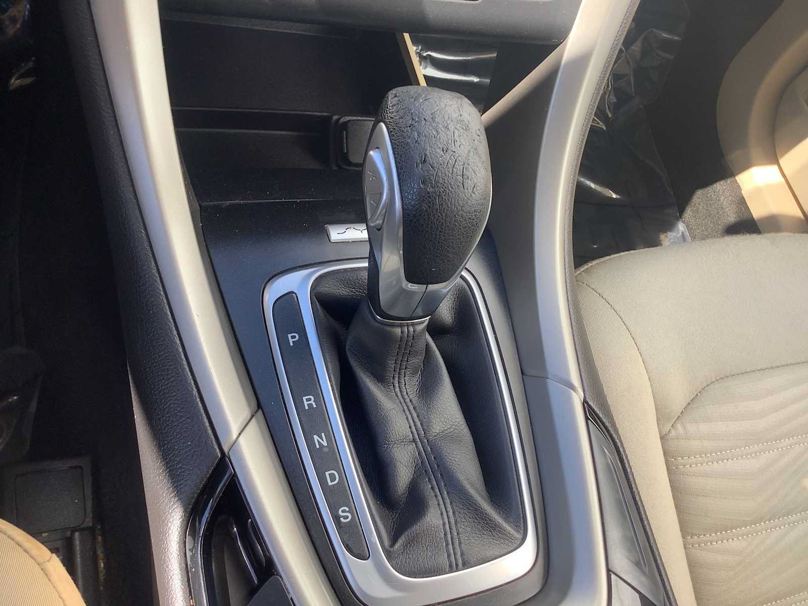 Used 2016 Ford Fusion SE FWD image 17