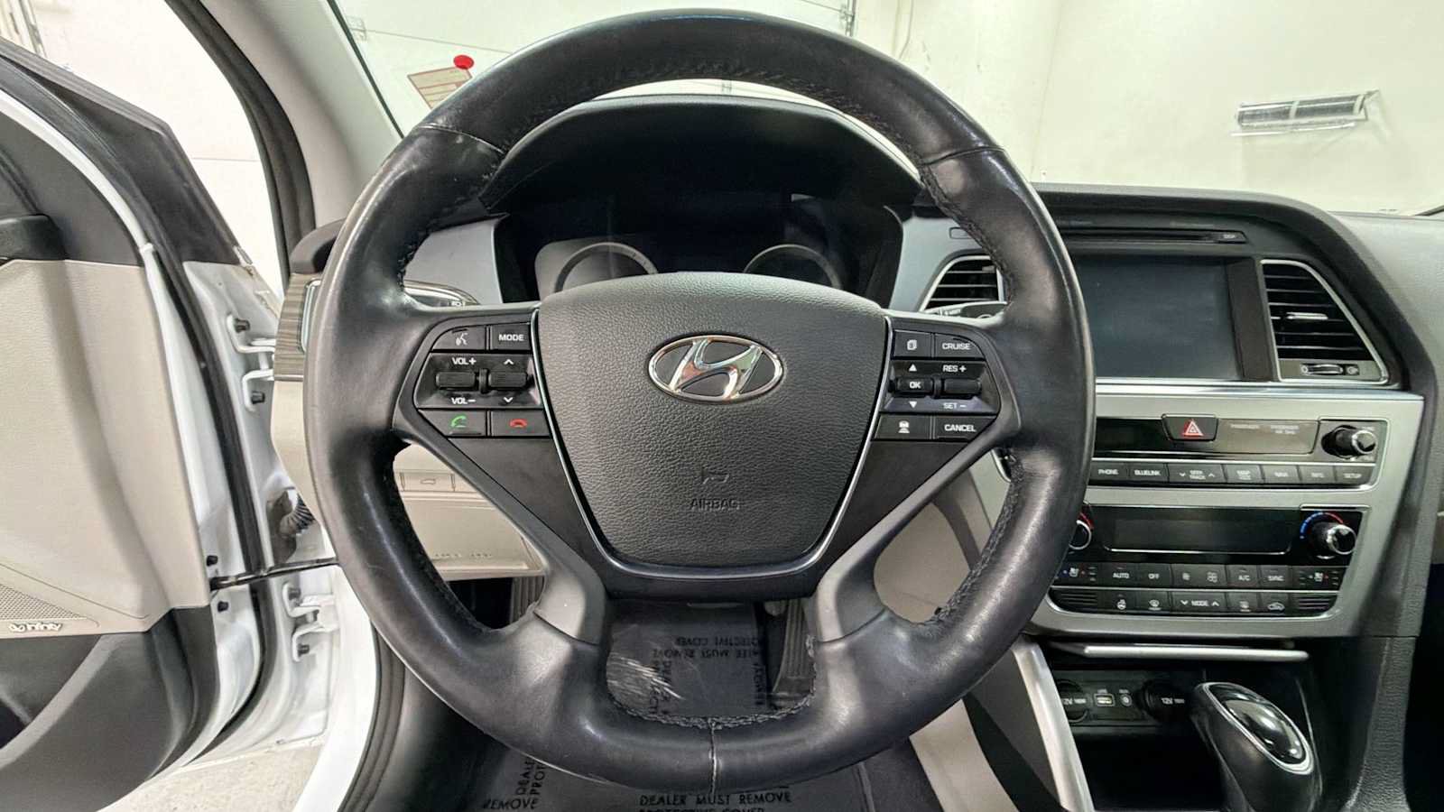 Used 2015 Hyundai Sonata Limited w/ Option Group 06 FWD image 16