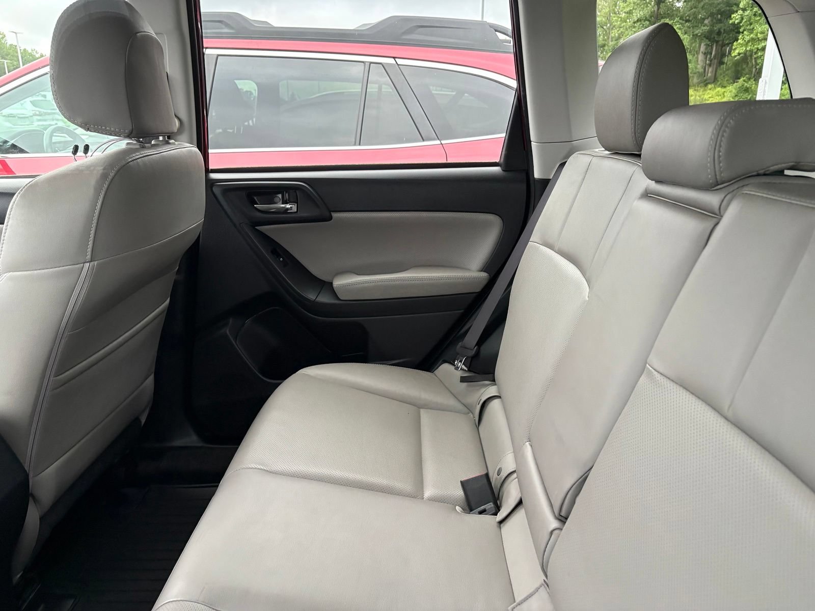 Used 2016 Subaru Forester 2.5i Limited AWD/4WD image 9