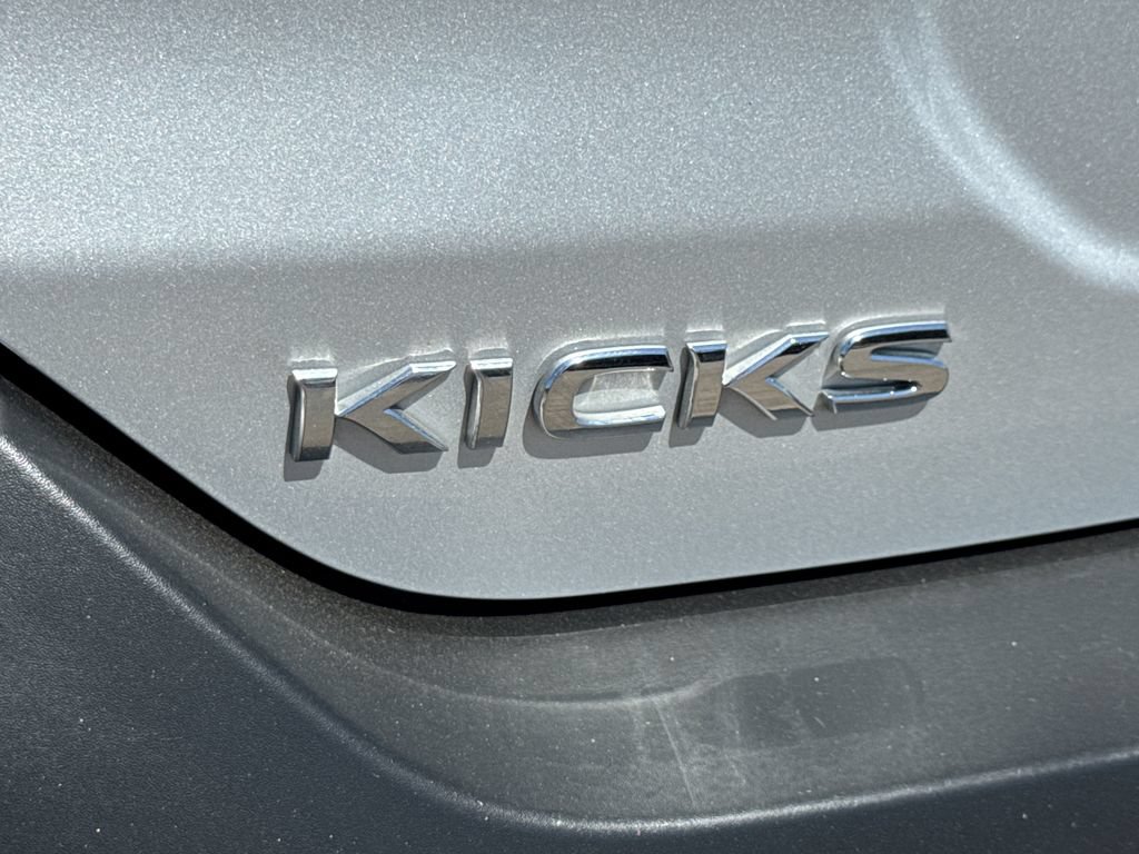 Used 2018 Nissan Kicks SV FWD image 10
