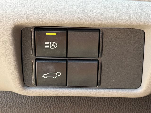 Used 2021 Toyota Highlander XLE FWD image 25