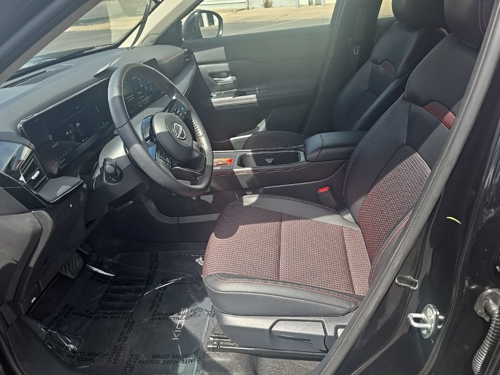 Used 2026 Nissan Kicks SR w/ Cold Weather Package AWD/4WD image 13