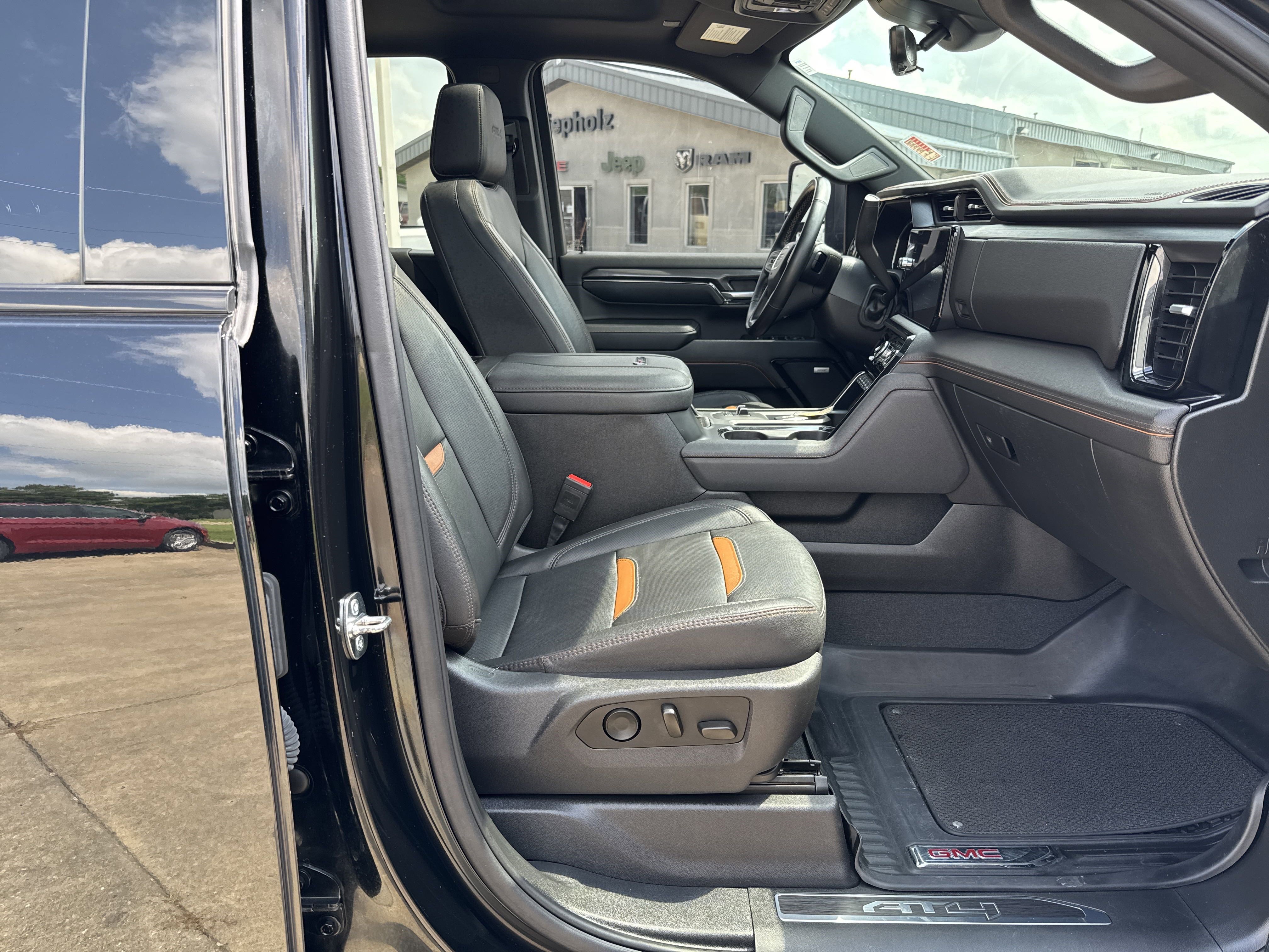 Used 2024 GMC Sierra 2500 AT4 w/ AT4 Premium Plus Package image 19