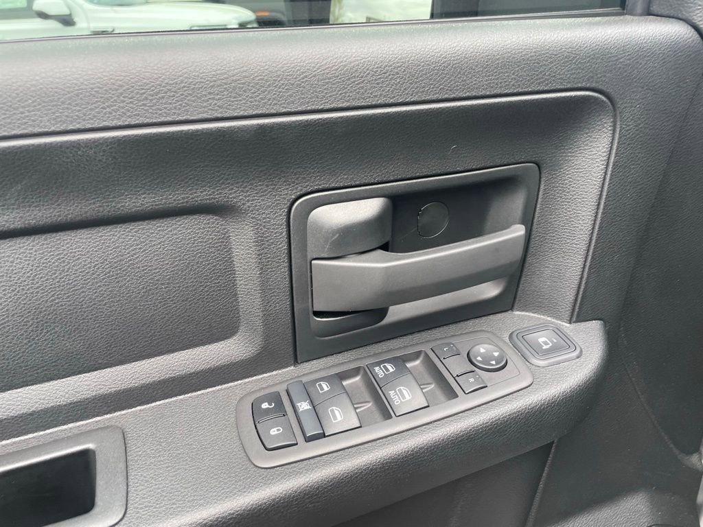 Used 2024 RAM 2500 Tradesman w/ Chrome Appearance Group image 13