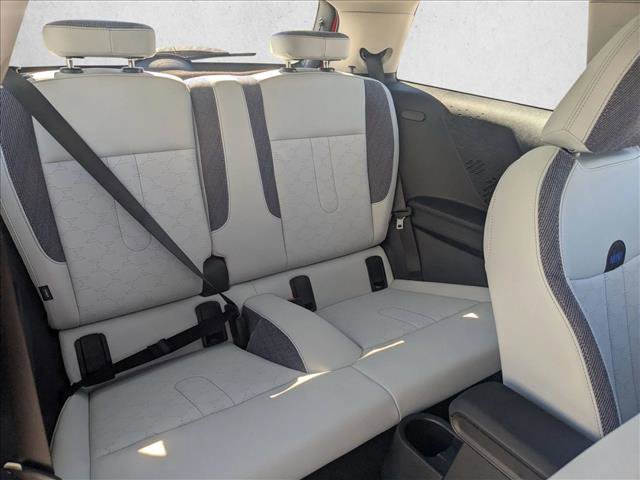 Certified 2025 MINI Cooper 2-Door Hardtop image 18