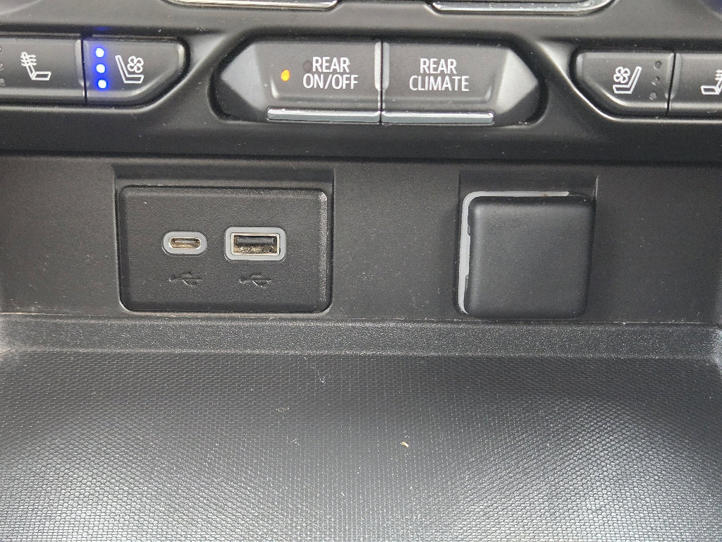 Used 2023 GMC Yukon AT4 w/ AT4 Premium Plus Package image 22