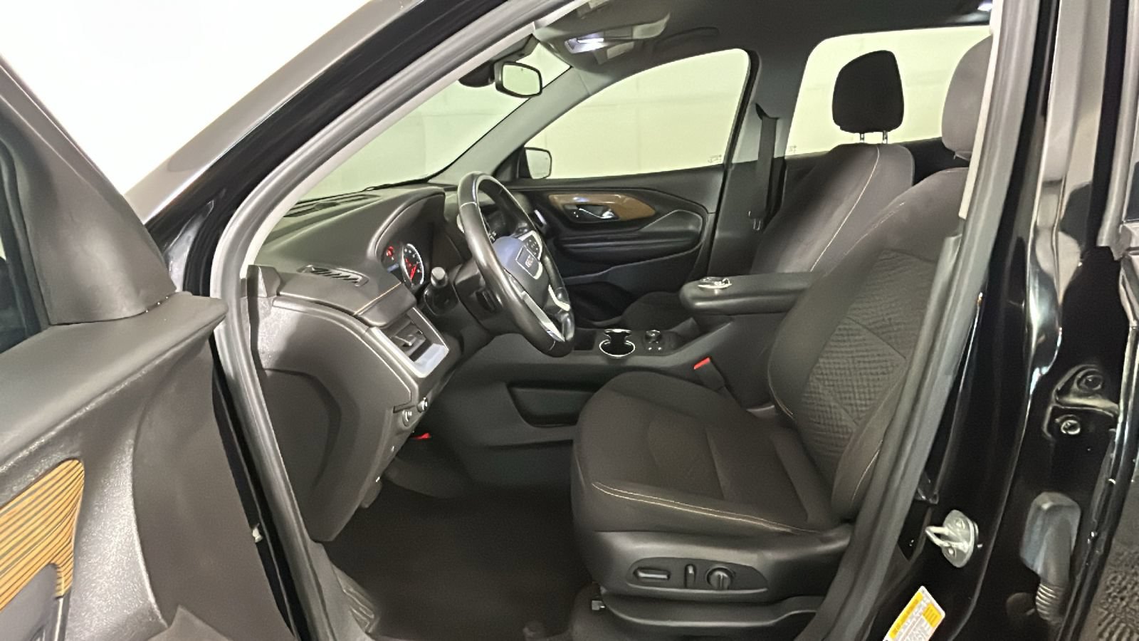 Used 2020 GMC Terrain SLE w/ Driver Convenience Package AWD/4WD image 13