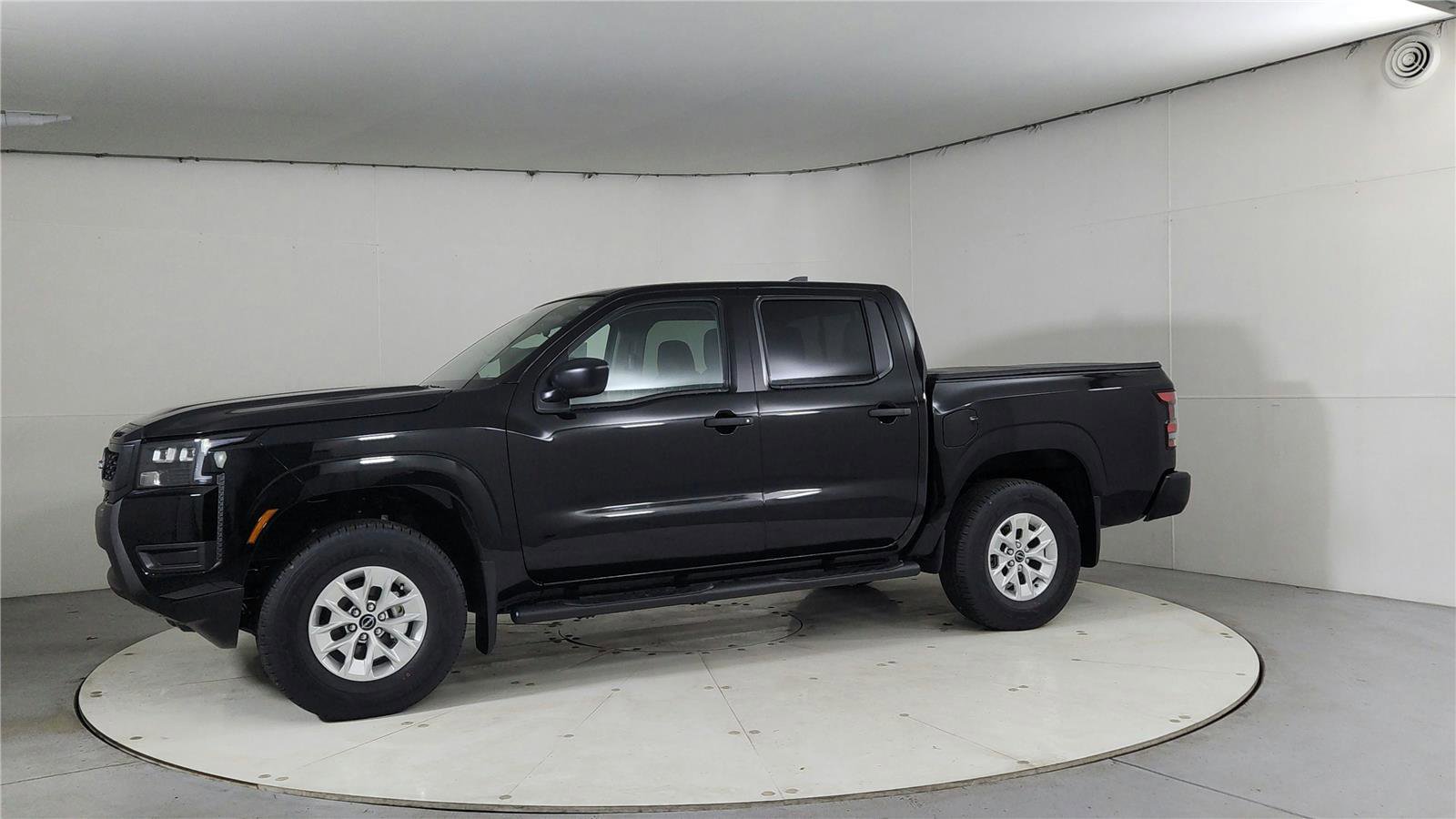 New 2026 Nissan Frontier S image 3