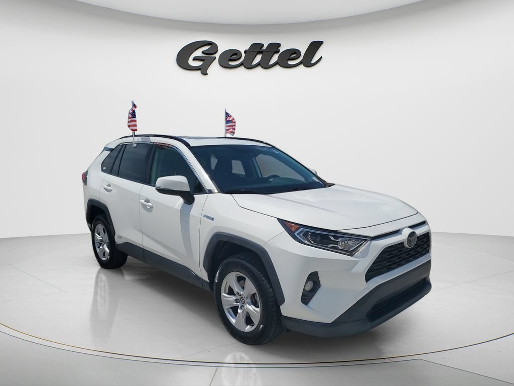Used 2020 Toyota RAV4 XLE w/ Convenience Package AWD/4WD image 3
