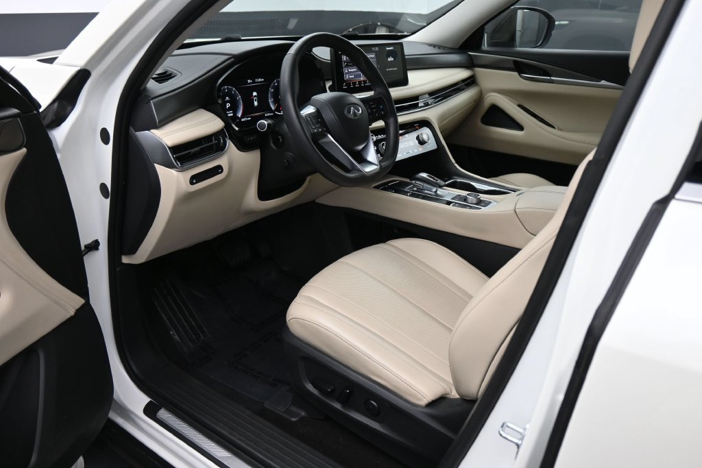 Used 2023 INFINITI QX60 Luxe w/ Cargo Package FWD image 2