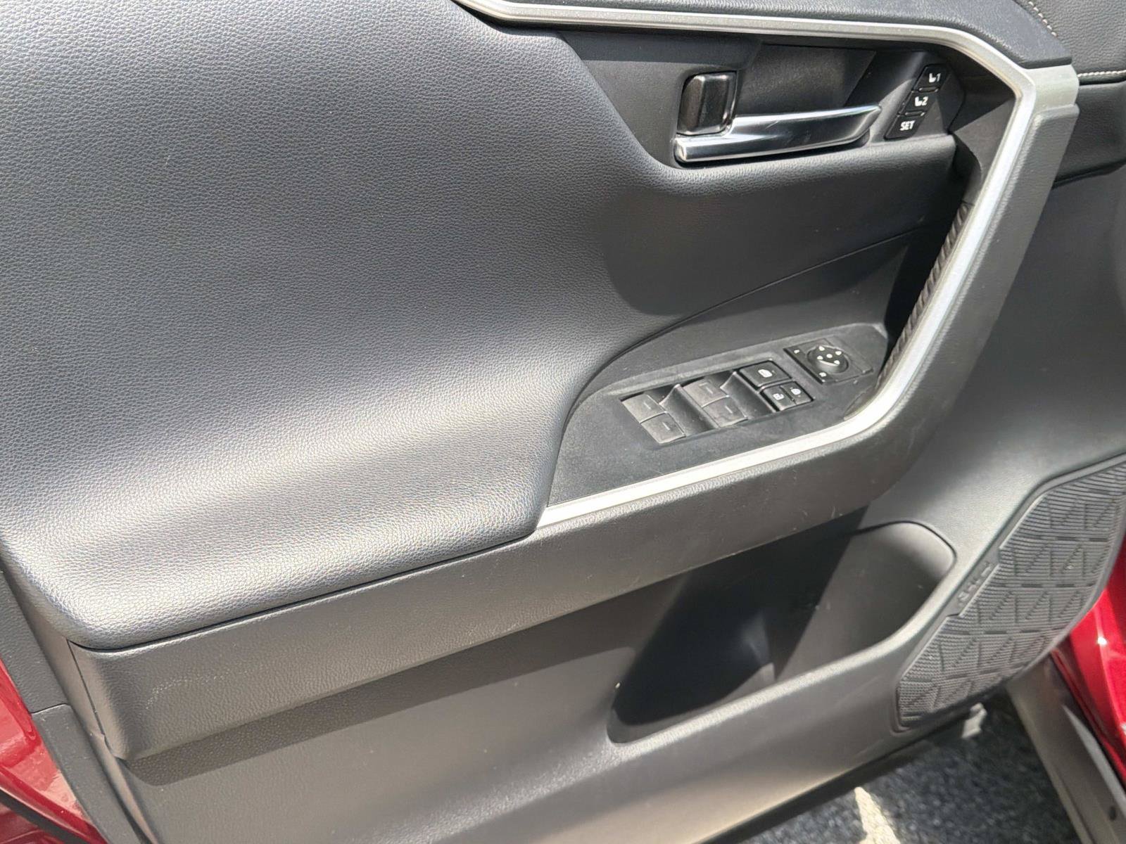 Used 2022 Toyota RAV4 Limited AWD/4WD image 16