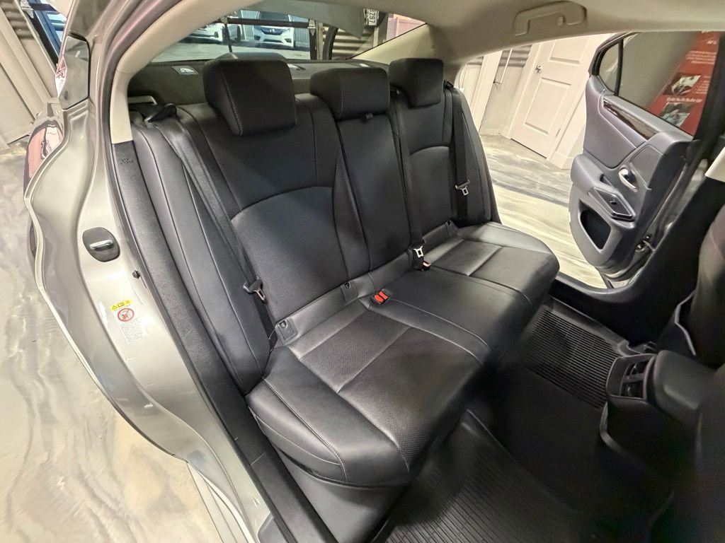 Used 2019 Lexus ES 300h w/ Premium Package image 5