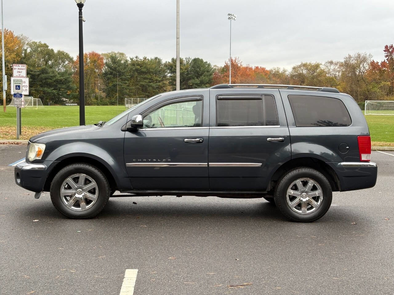 Used 2008 Chrysler Aspen Limited image 10