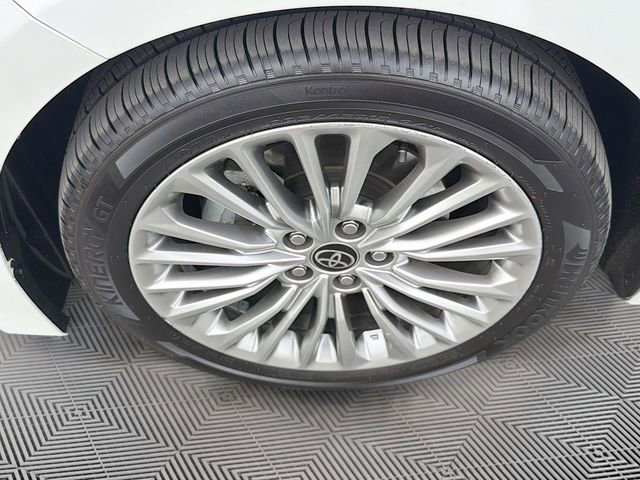 Used 2021 Toyota Avalon Limited w/ Advanced Safety Package FWD image 33