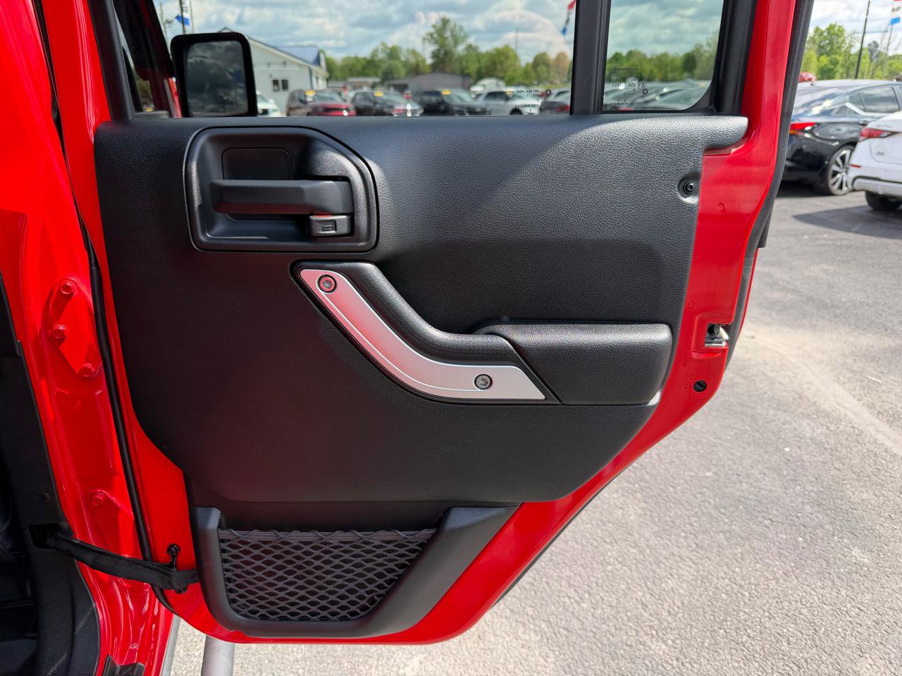 Used 2017 Jeep Wrangler Unlimited Rubicon w/ Connectivity Group AWD/4WD image 18