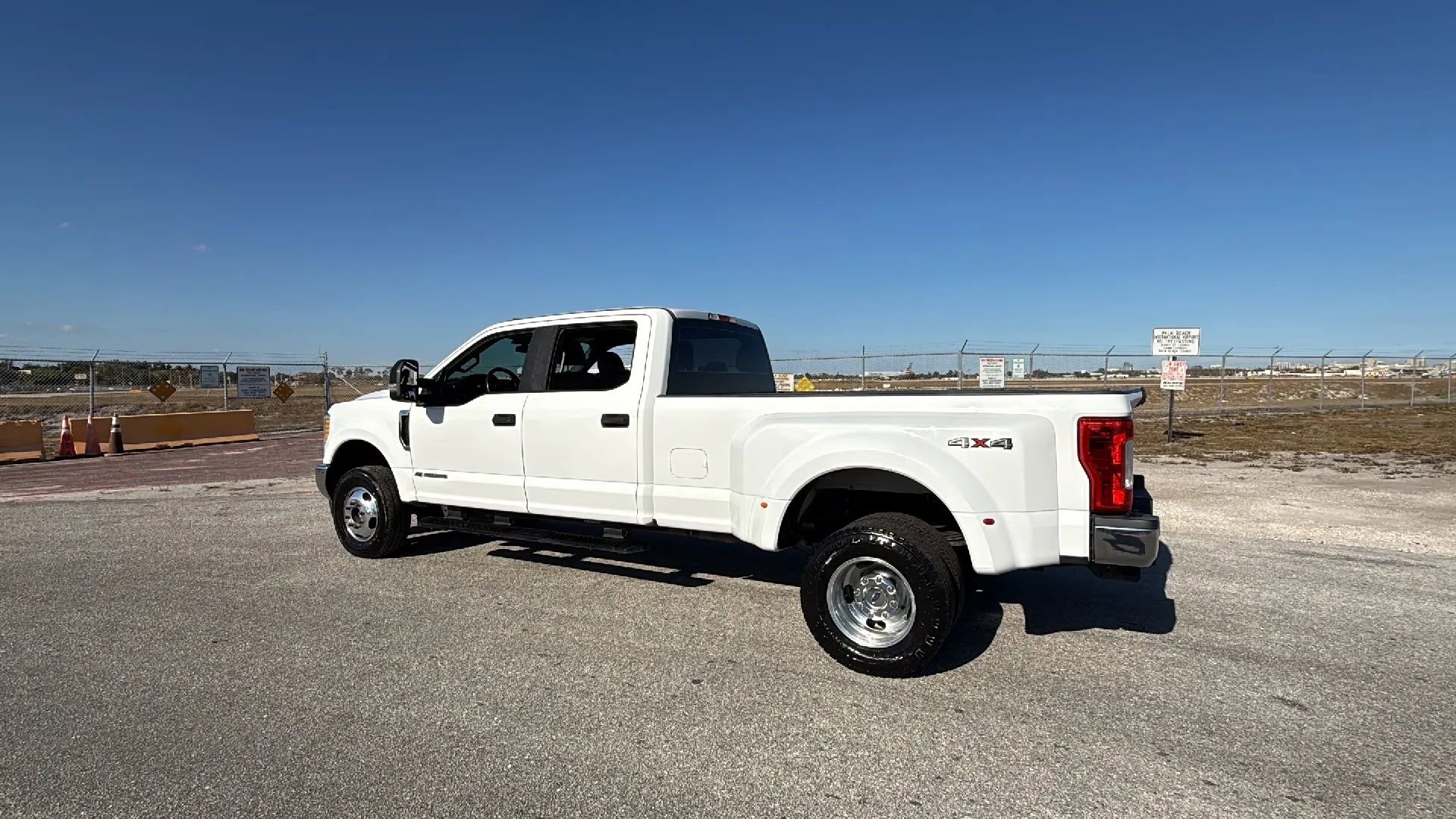 Used 2017 Ford F350 XL w/ Power Equipment Group AWD/4WD image 4