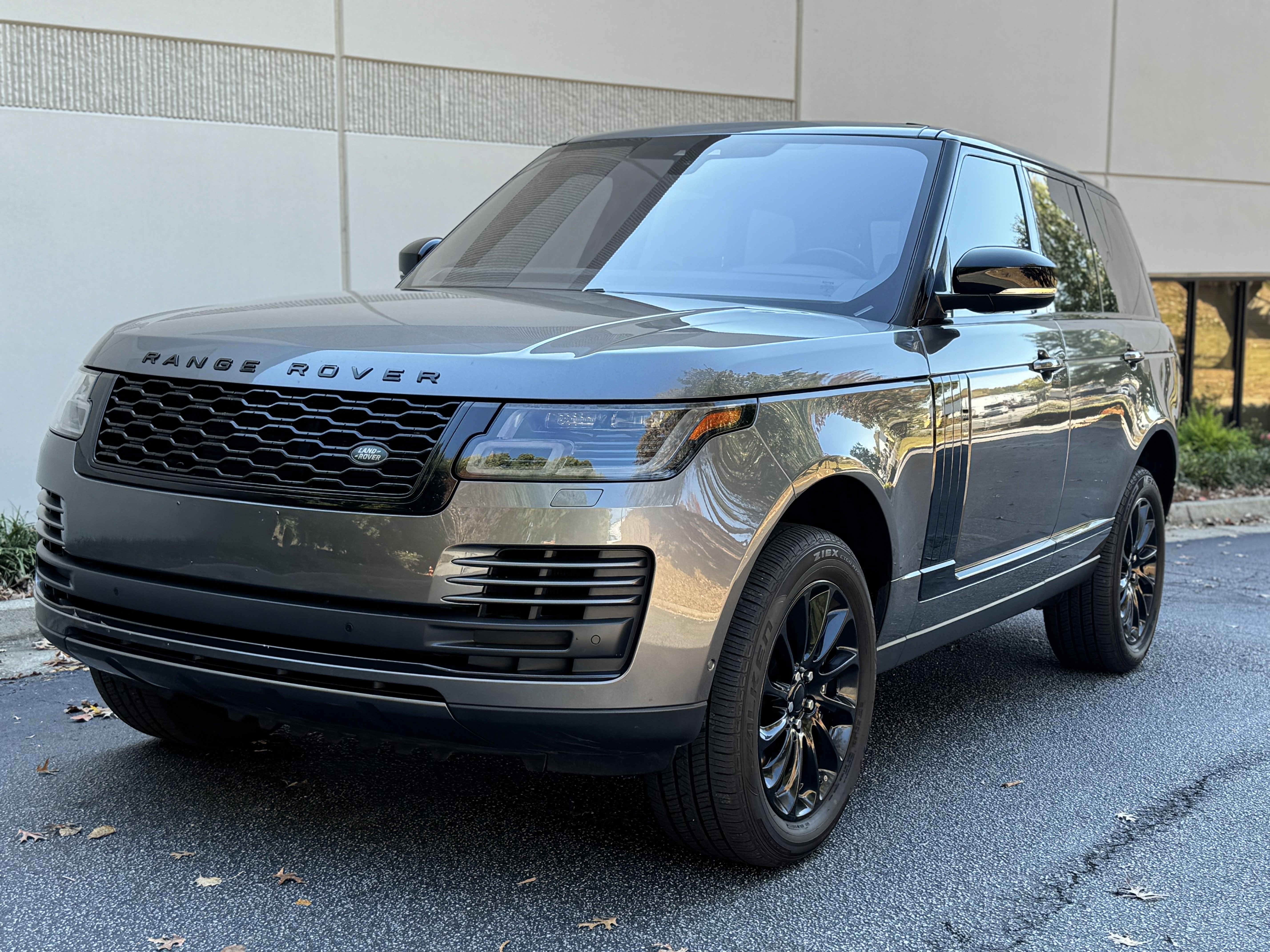 Used 2018 Land Rover Range Rover HSE image 4