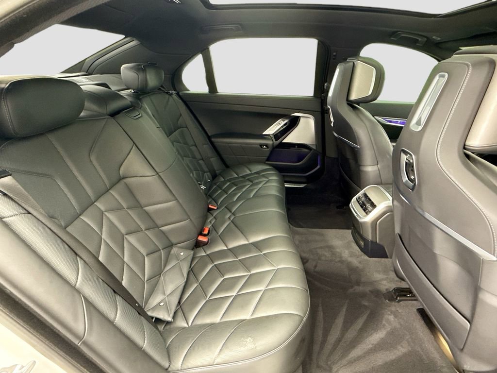Certified 2023 BMW 740i RWD image 21