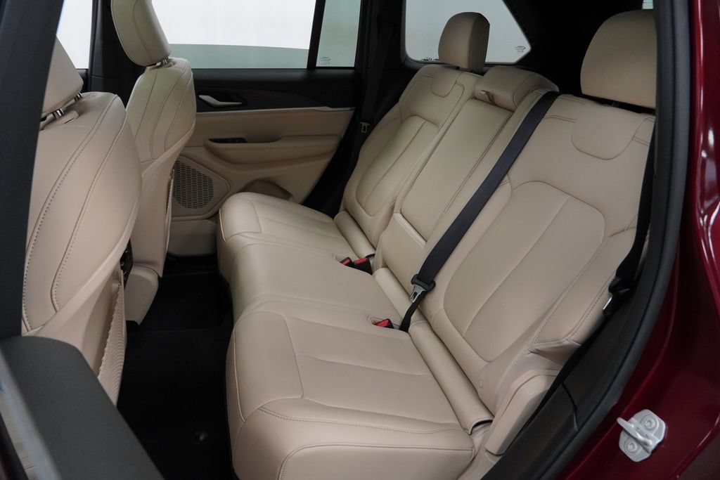 Certified 2025 Jeep Grand Cherokee Limited AWD/4WD image 18