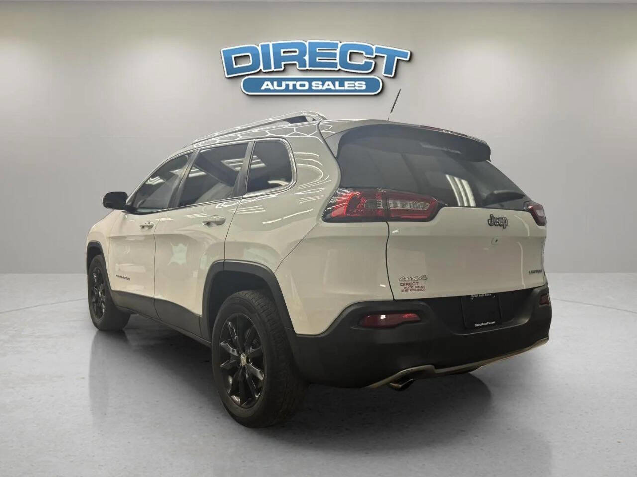 Used 2014 Jeep Cherokee Limited w/ Luxury Group AWD/4WD image 4