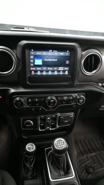 Used 2020 Jeep Gladiator Overland w/ LED Lighting Group image 20