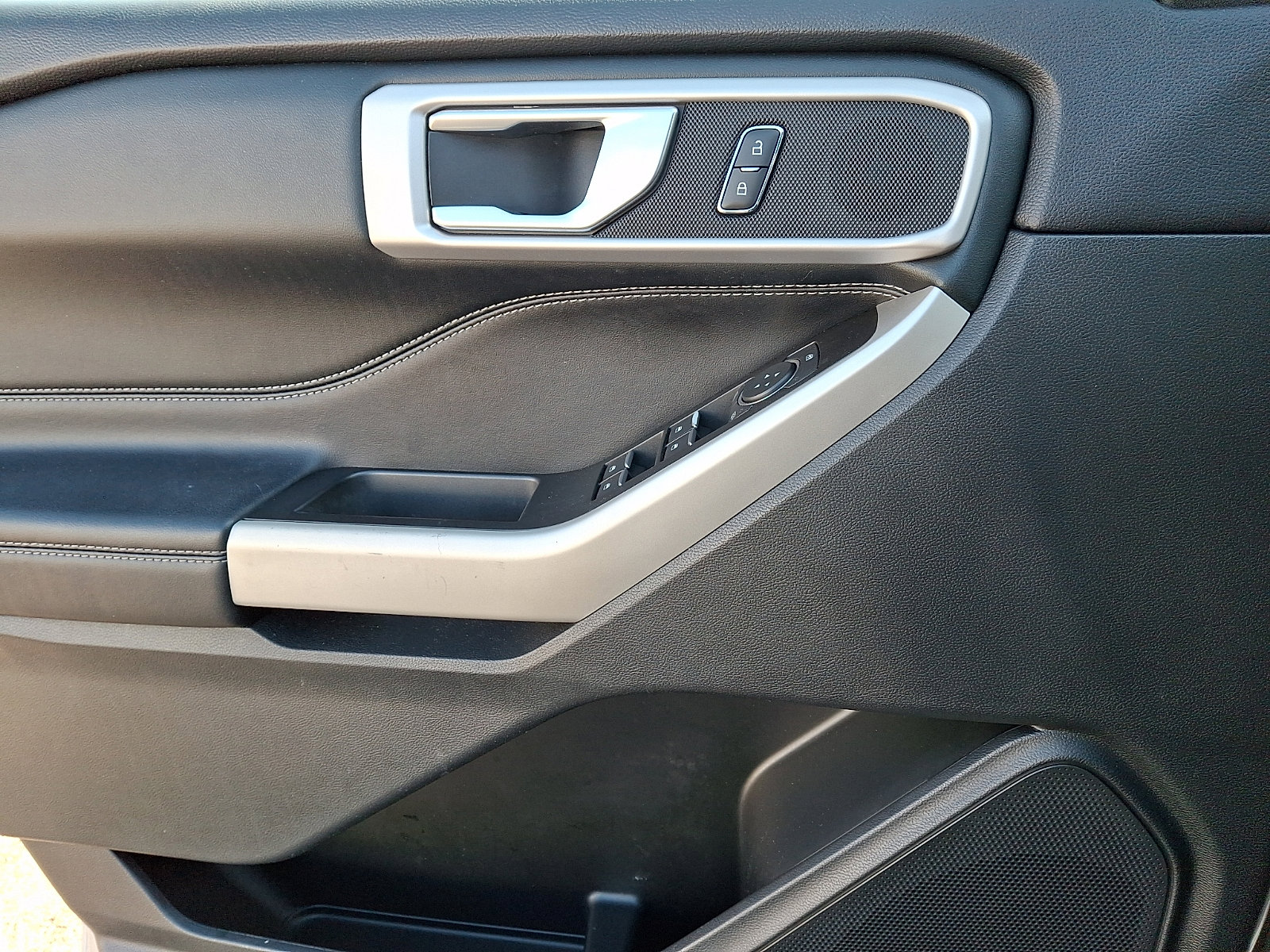 Certified 2022 Ford Explorer XLT w/ Equipment Group 202A image 21