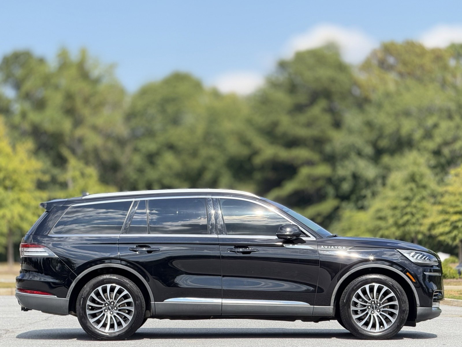 Used 2020 Lincoln Aviator Reserve w/ Elements Package Plus image 11