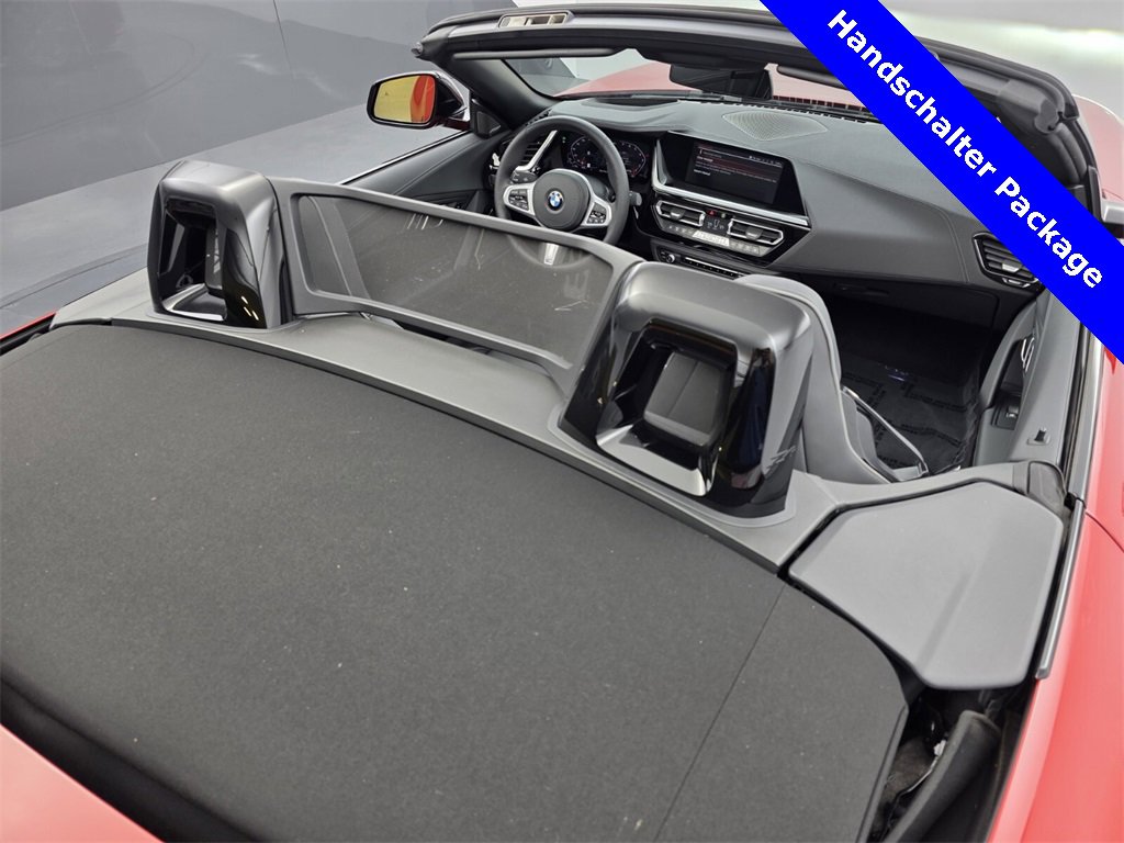 Used 2025 BMW Z4 M40i w/ Edition image 27