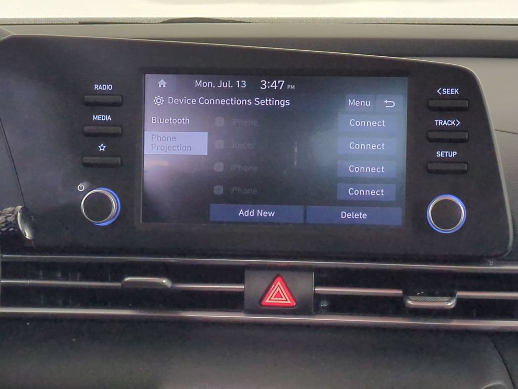 Used 2025 Hyundai Elantra SE FWD image 19