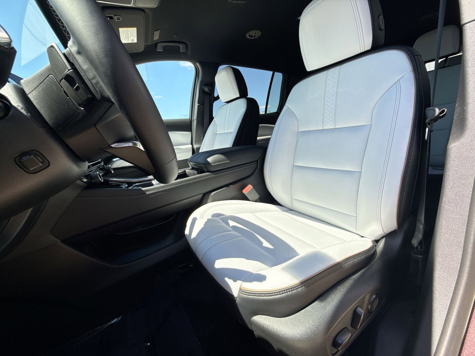 Used 2026 Chevrolet Traverse High Country w/ LPO, Floor Liner Package AWD/4WD image 13