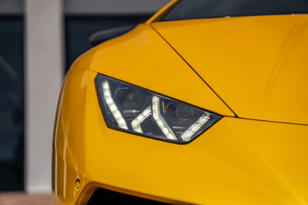 Used 2018 Lamborghini Huracan Performante AWD/4WD image 9