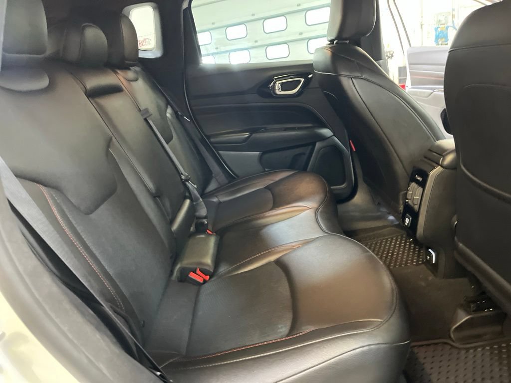 Used 2025 Jeep Compass Trailhawk AWD/4WD image 27