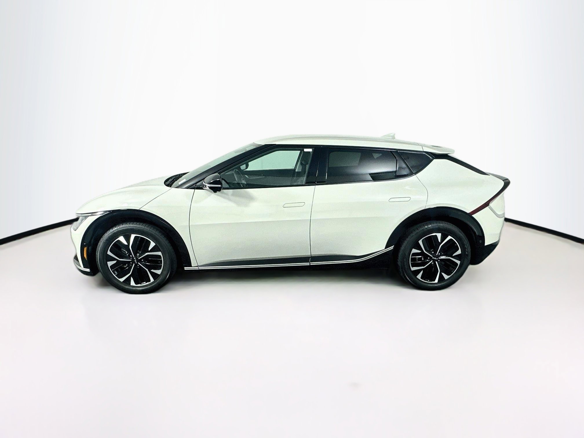 Used 2023 Kia EV6 Wind w/ Wind Technology Package AWD/4WD image 4