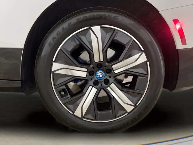 Used 2025 BMW iX xDrive50 AWD/4WD image 97