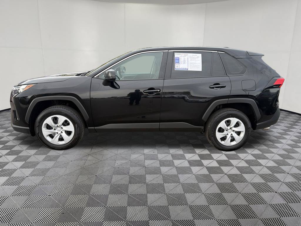 Used 2025 Toyota RAV4 LE AWD/4WD image 4