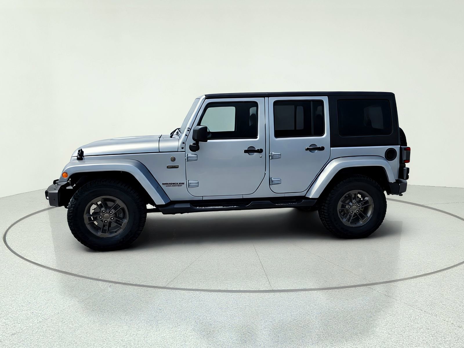 Used 2016 Jeep Wrangler Unlimited Sahara AWD/4WD image 3