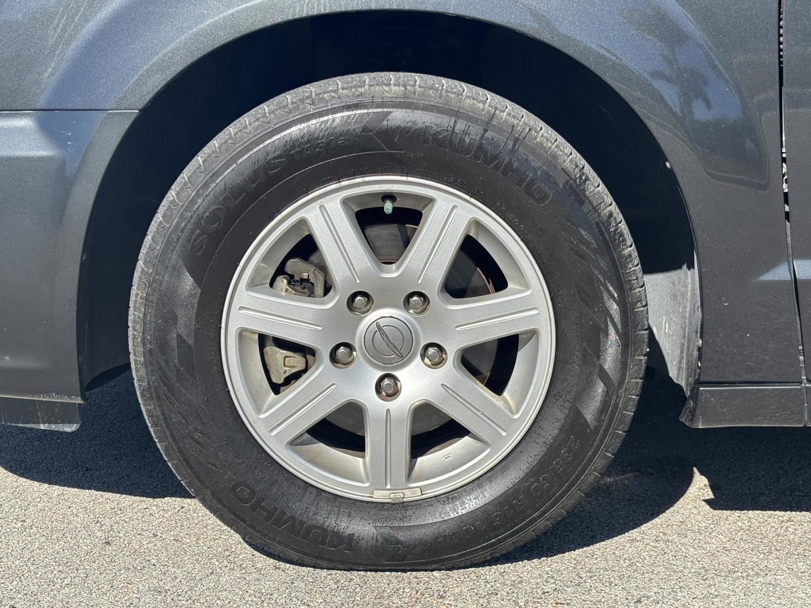 Used 2011 Chrysler Town & Country Touring w/ Security Group image 38