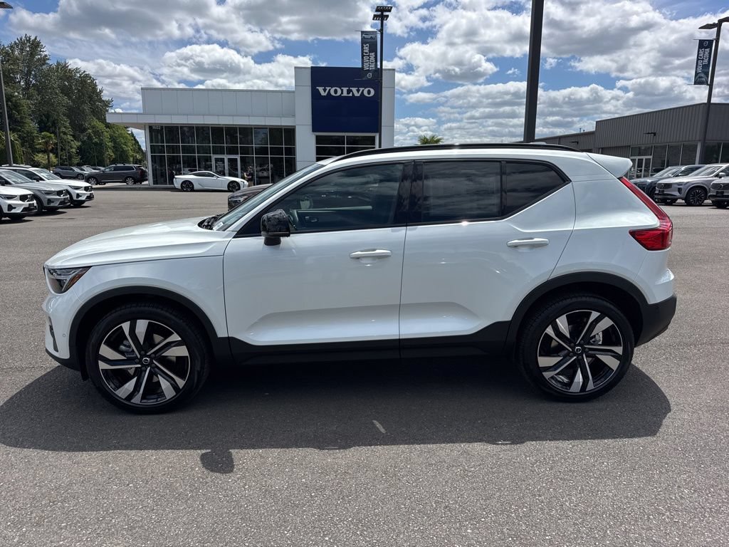 New 2026 Volvo XC40 B5 Plus w/ Climate Package AWD/4WD image 2