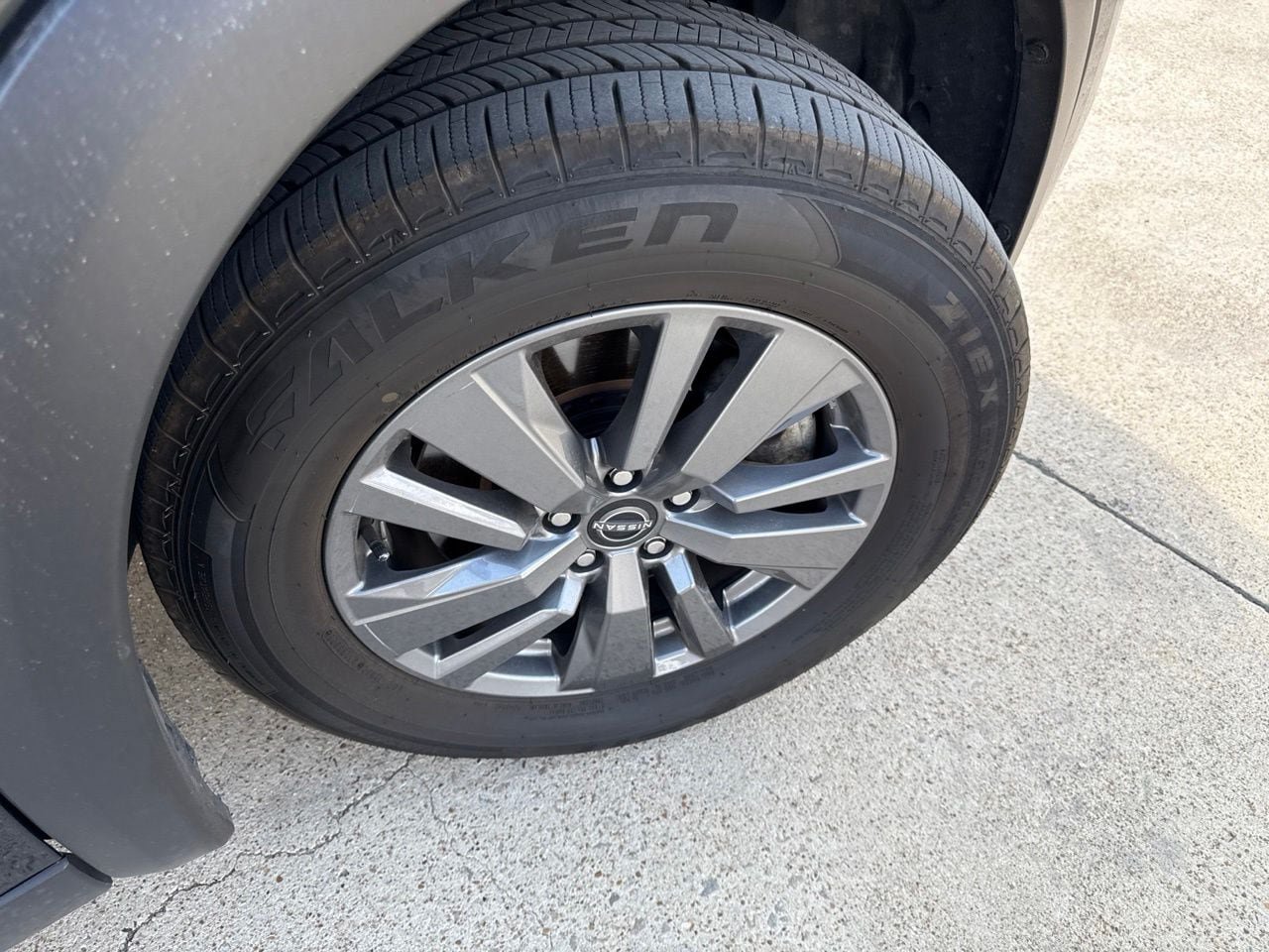 Used 2025 Nissan Pathfinder SV AWD/4WD image 16