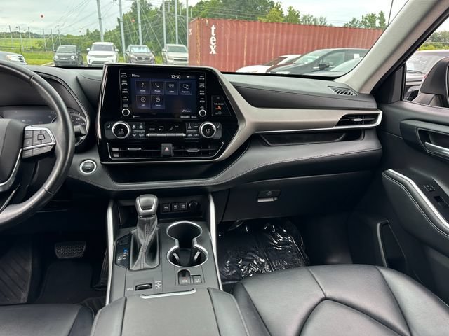 Used 2021 Toyota Highlander XLE FWD image 15
