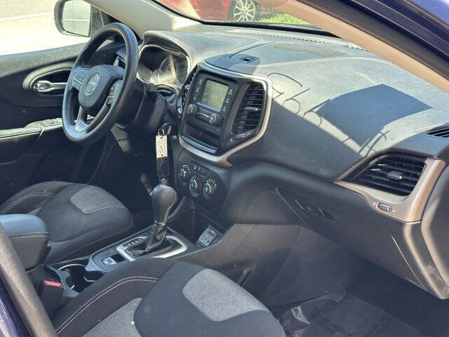 Used 2015 Jeep Cherokee Sport FWD image 25