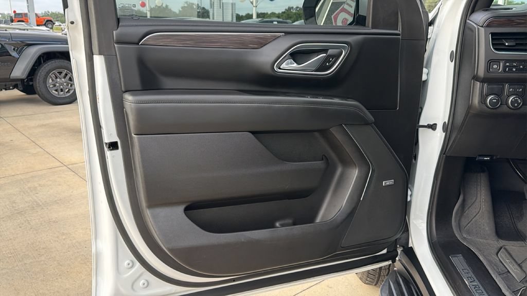 Used 2023 Chevrolet Tahoe LT w/ Luxury Package RWD image 11