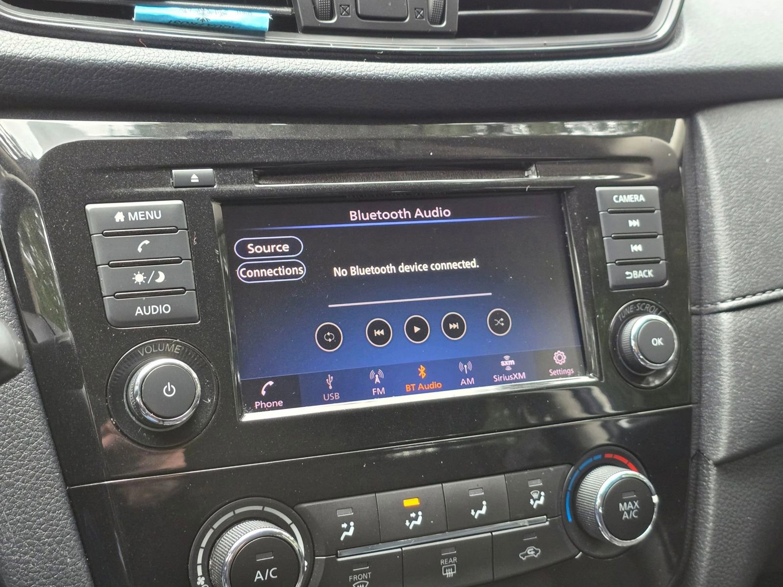 Used 2018 Nissan Rogue S image 25