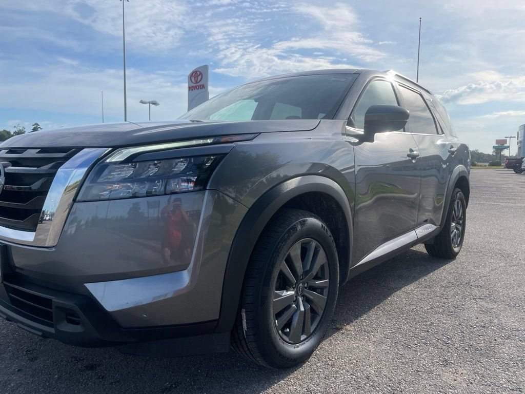 Used 2024 Nissan Pathfinder SV FWD image 10