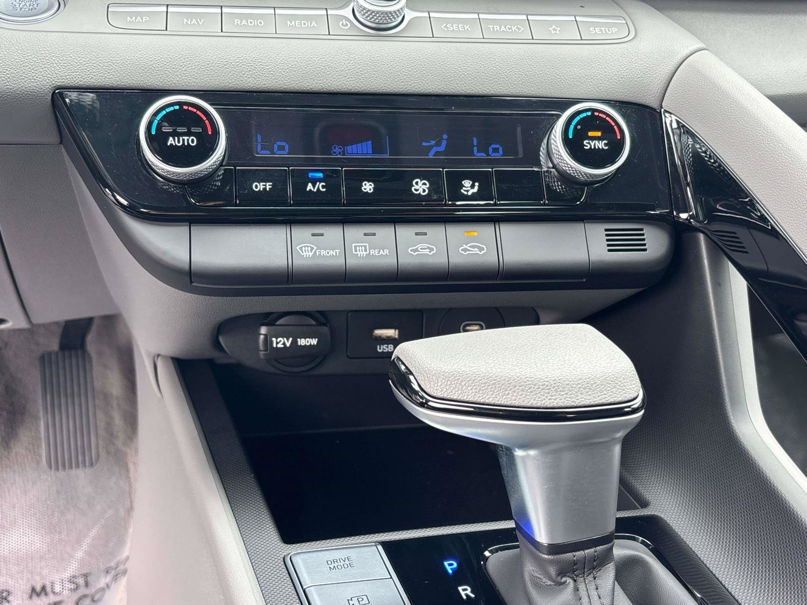 Certified 2024 Hyundai Elantra Blue FWD image 23