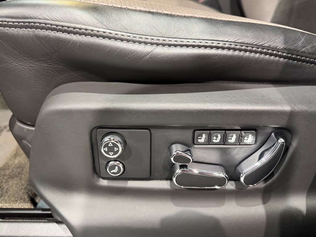 Used 2022 Bentley Bentayga AWD/4WD image 31