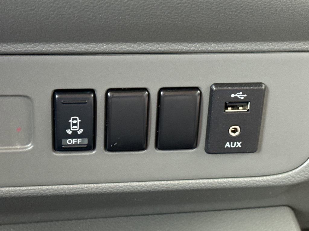 Used 2021 Nissan NV 3500 SV image 28