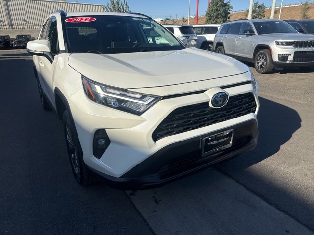 Used 2022 Toyota RAV4 XLE Premium image 8